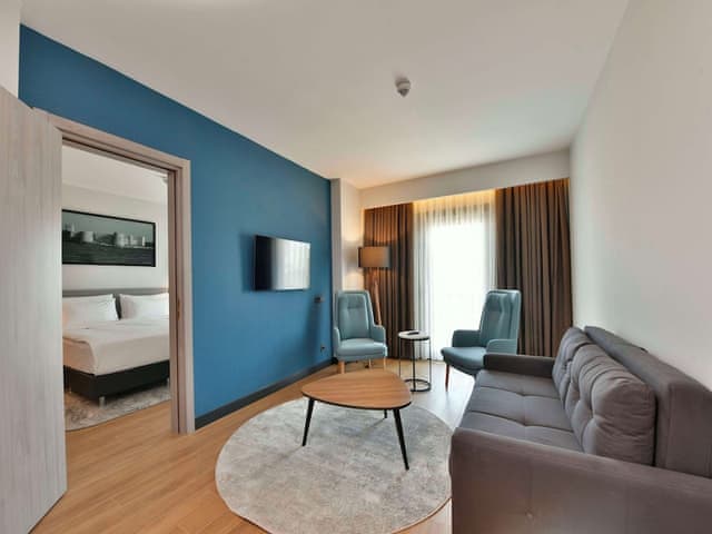 Suite, Partial Sea View