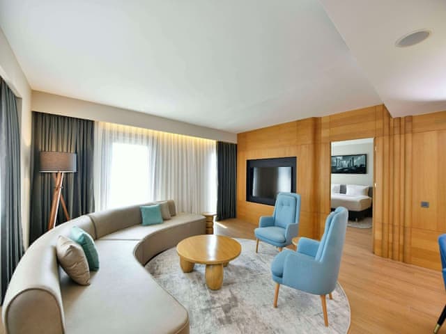 Presidential Suite, Partial Sea View
