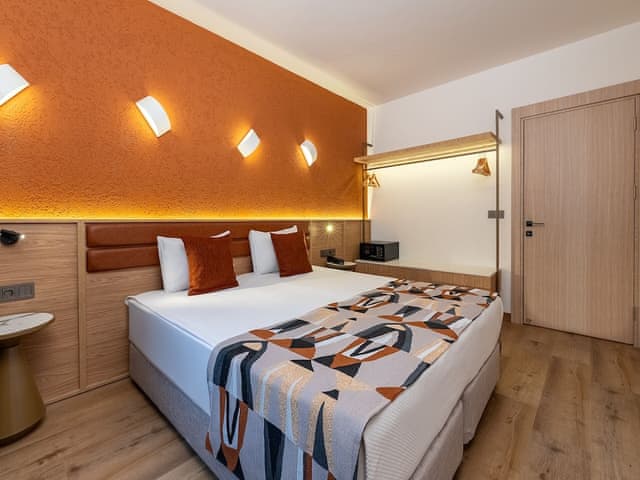 Suite, City view