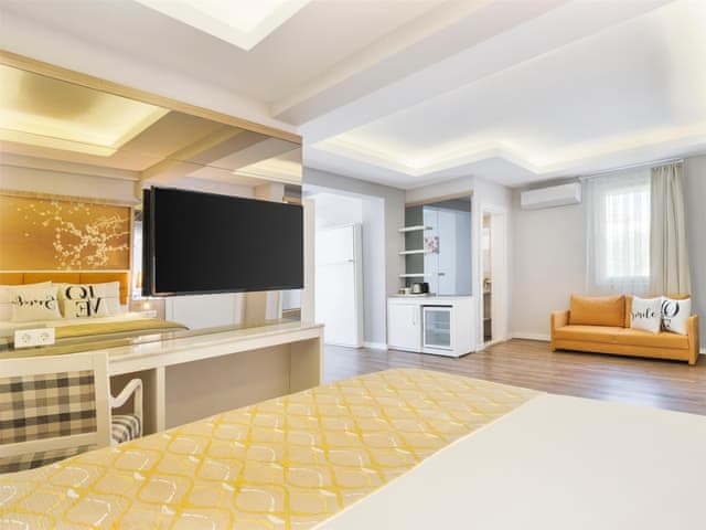 Lake Standard Room, Swim Up