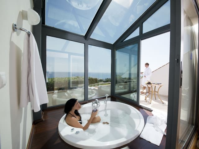 Suite, Bathtub