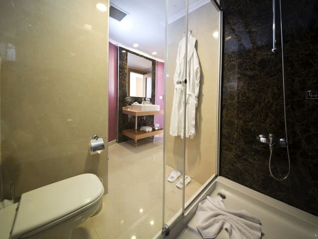 Suite, Bathtub