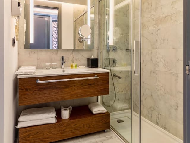 Superior French Room