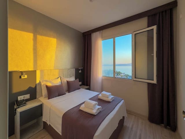 Luxury Suite, 1 Bedroom, Sea View