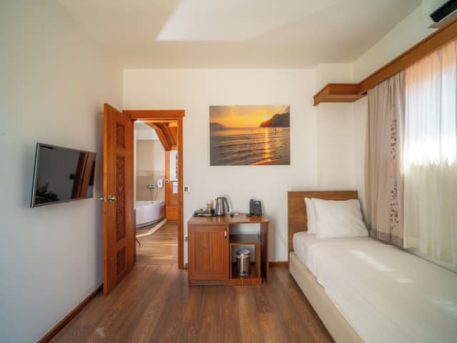 Suite, Jetted Tub, River View