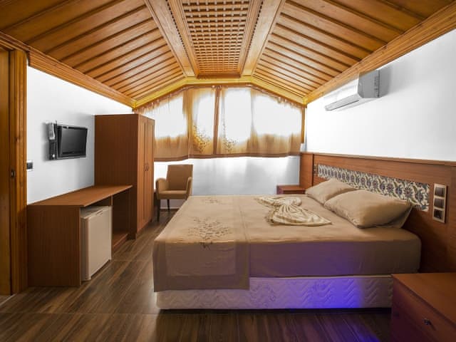 Suite, Jetted Tub, River View