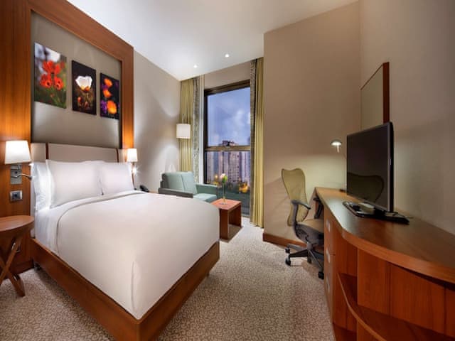 Family Room, 1 Queen Bed, Corner