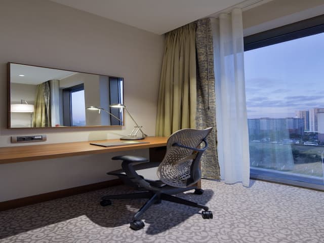 Family Room, 1 Queen Bed, Corner