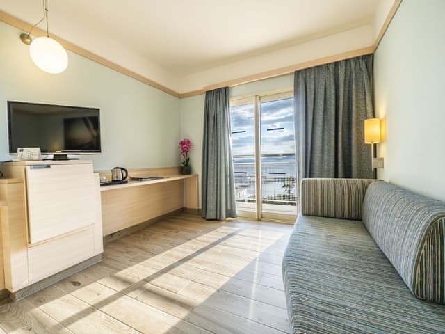 Superior Room, Pool View