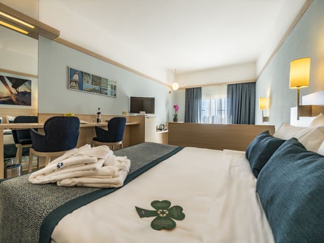 Superior Room, Pool View