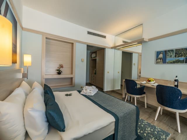 Superior Room, Pool View