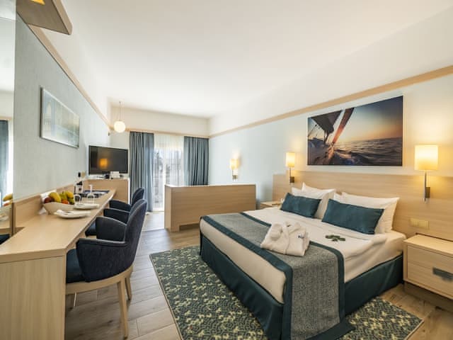 Superior Room, Pool View