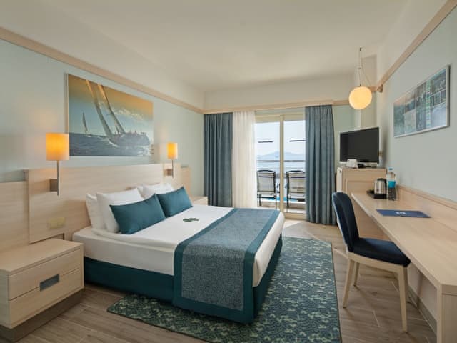 Superior Room, Pool View