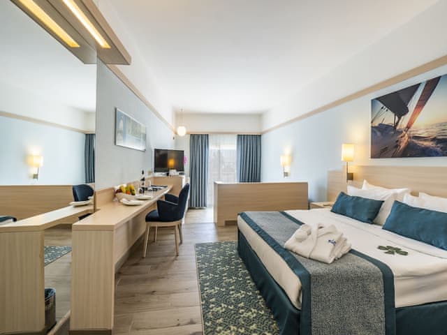 Superior Room, Pool View