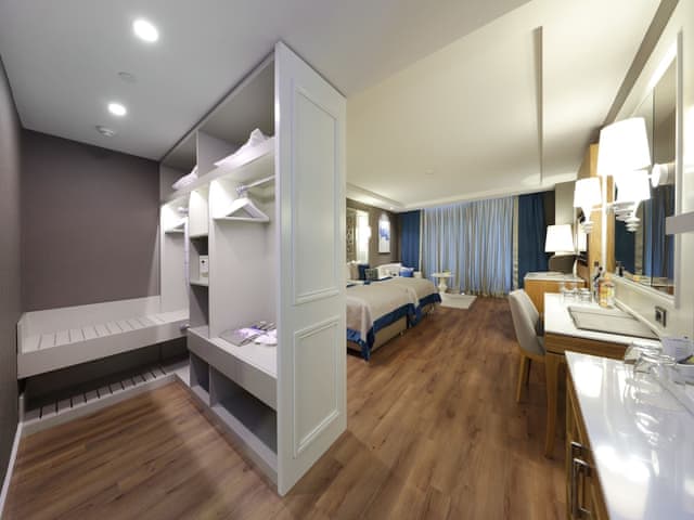 Deluxe Room, Land View