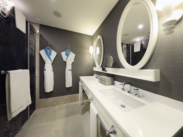 Deluxe Room, Land View