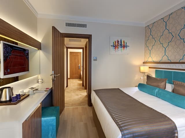 Comfort Room, 2 Bedrooms, Sea View (Land Side)