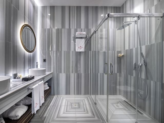 Honeymoon Suite, 1 King Bed, Non Smoking, City View