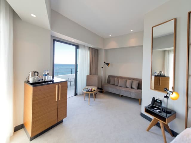 Suite, 1 King Bed, Non Smoking, Sea View (Corner)