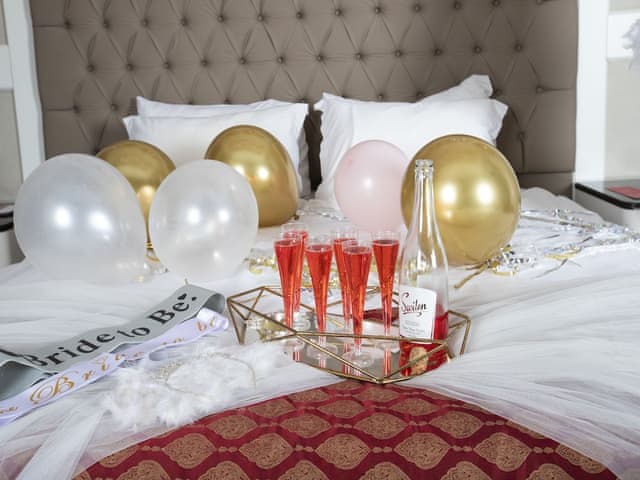 Junior Suite, 1 King Bed, Non Smoking