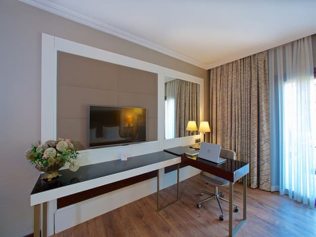 Deluxe Room, 1 King Bed, Non Smoking