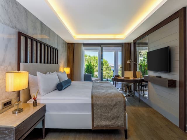 Superior Room, Pool View