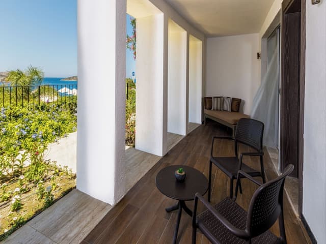 Superior Room, Pool View