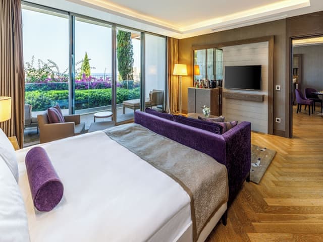 Executive Family Suite, Partial Sea View