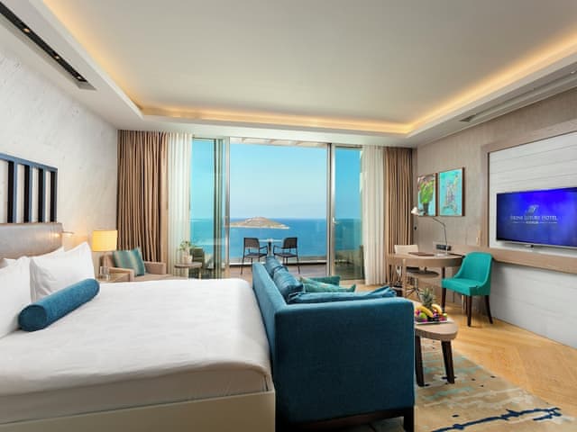 Deluxe King Room with Sea view