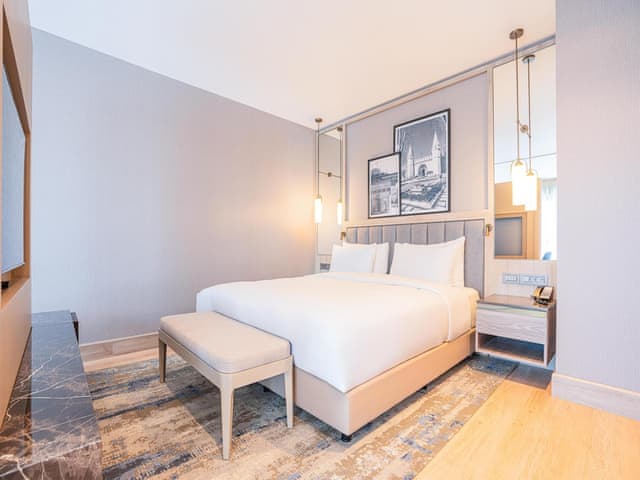 Executive Suite, City View