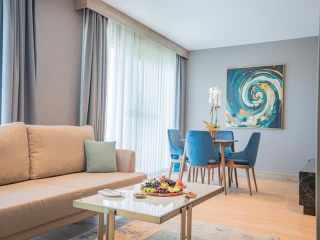 Executive Suite, City View