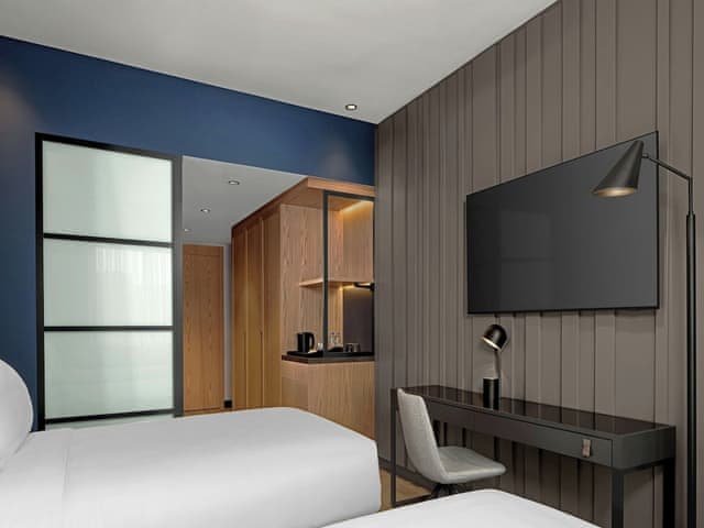 Classic Room, 2 Twin Beds, City View