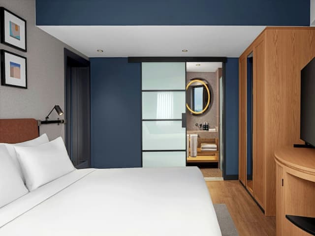 Superior Room, 1 King Bed, City View, Corner