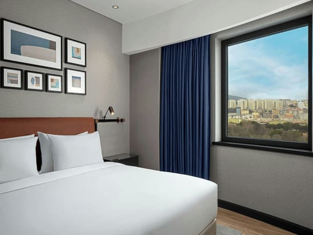 Premium Suite, 1 King Bed, City View