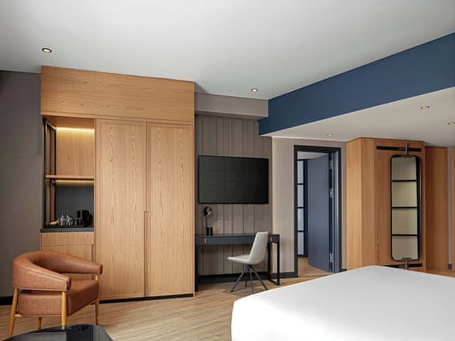 Deluxe Room, 1 King Bed, City View