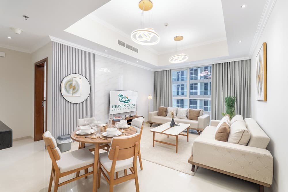 Heaven Crest Vacation Homes Downtown - Studio, 1, & 3 Bedroom Suites 2 minute walk to Dubai Mall and Burj Khalifa