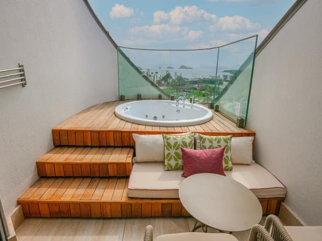 Deluxe with Jacuzzi