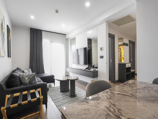 Suite, Multiple Beds, Kitchen, Garden View