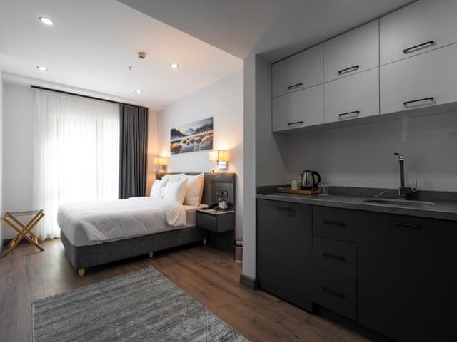 Suite, 1 King Bed, Accessible, Kitchen (Walk-in Shower)