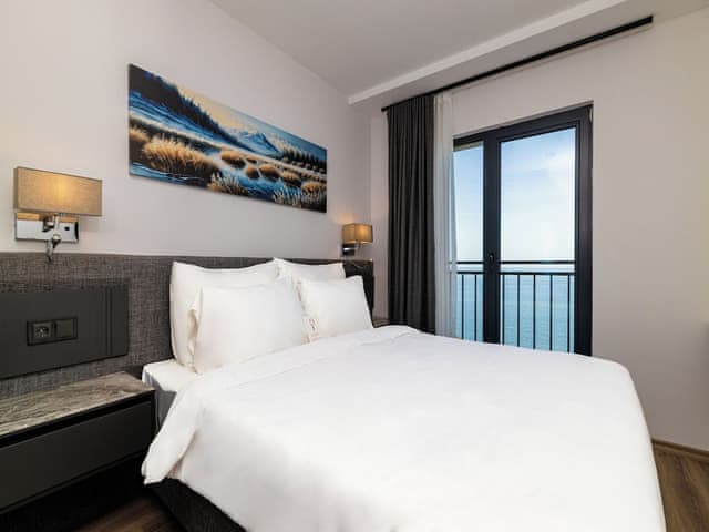 Suite, 1 King Bed, Kitchen, Sea View