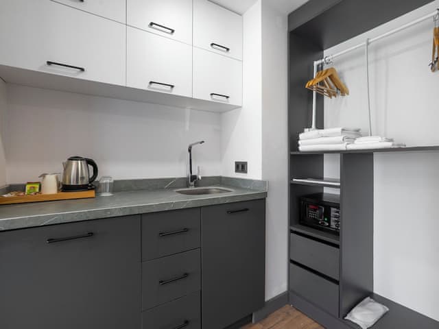 Suite, 1 King Bed, Accessible, Kitchen (Walk-in Shower)