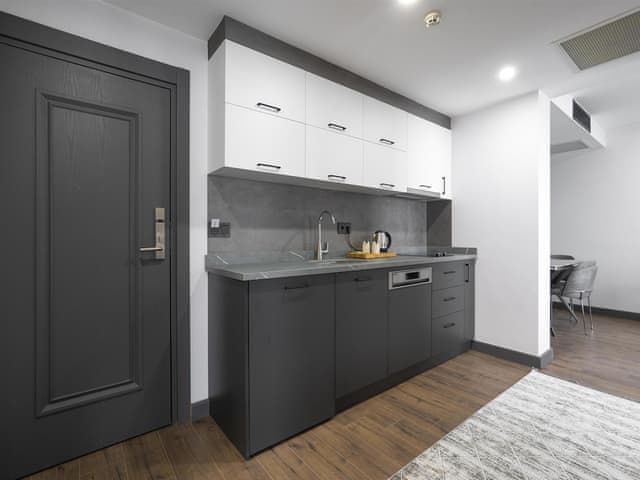 Suite, Multiple Beds, Kitchen, Garden View