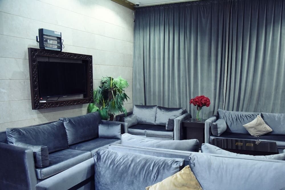 In Taiba Apartment
