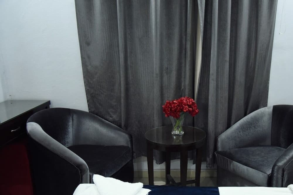 In Taiba Apartment