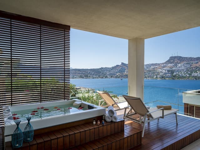 Suite (Bodrum, with Living Room)