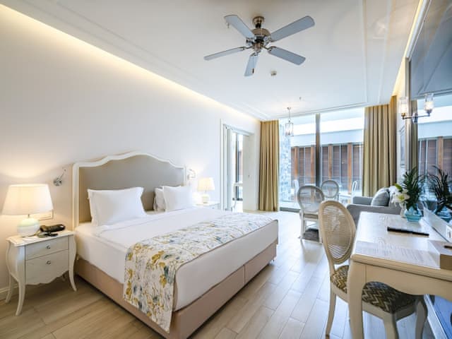 Deluxe Room, Multiple Beds (King or Twin Bed)