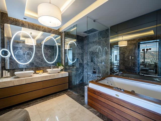 Suite (Bodrum, with Living Room)