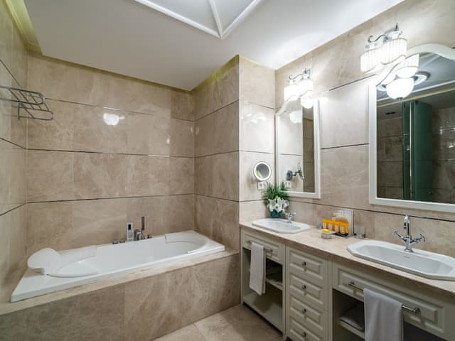 Premium Room, Multiple Beds (Queen)