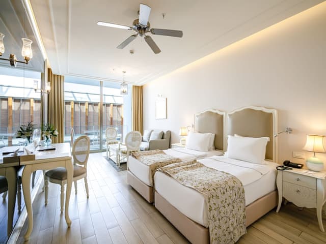 Deluxe Room, Multiple Beds (King or Twin Bed)