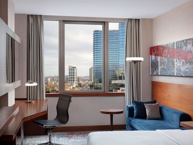 Deluxe Room, 1 King Bed, City View